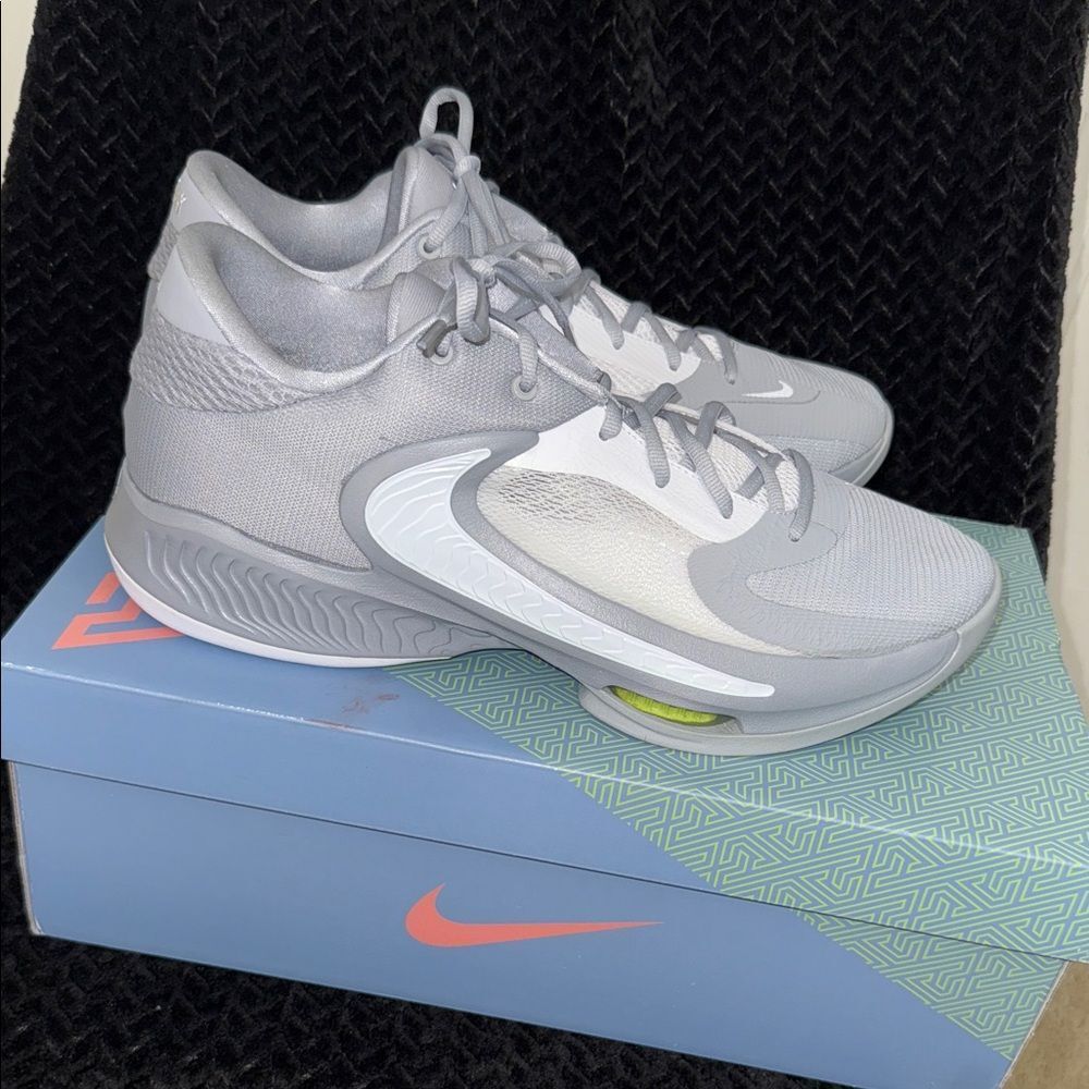Nike Silver and White Men's Athletic Shoes